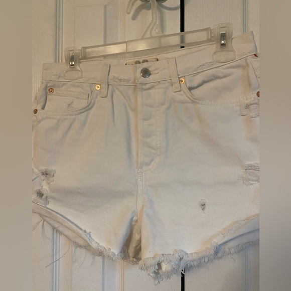 Women’s Free People High Rise White Button Fly Denim Jean Shorts Size 28 - Picture 2 of 6